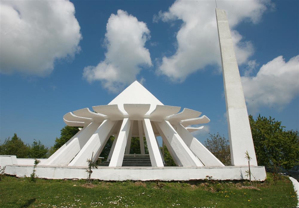 Kandıra Babadağ - Akçakoca Anıtı