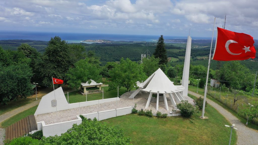 Akçakoca Bey Anıtı